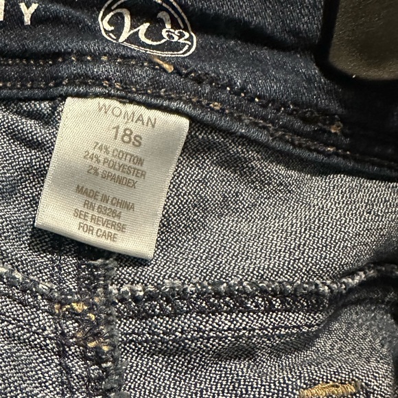 SIGNATURE SKINNY 5 POCKET DENIM JEAN - PLUS  18 Short - Picture 3 of 4